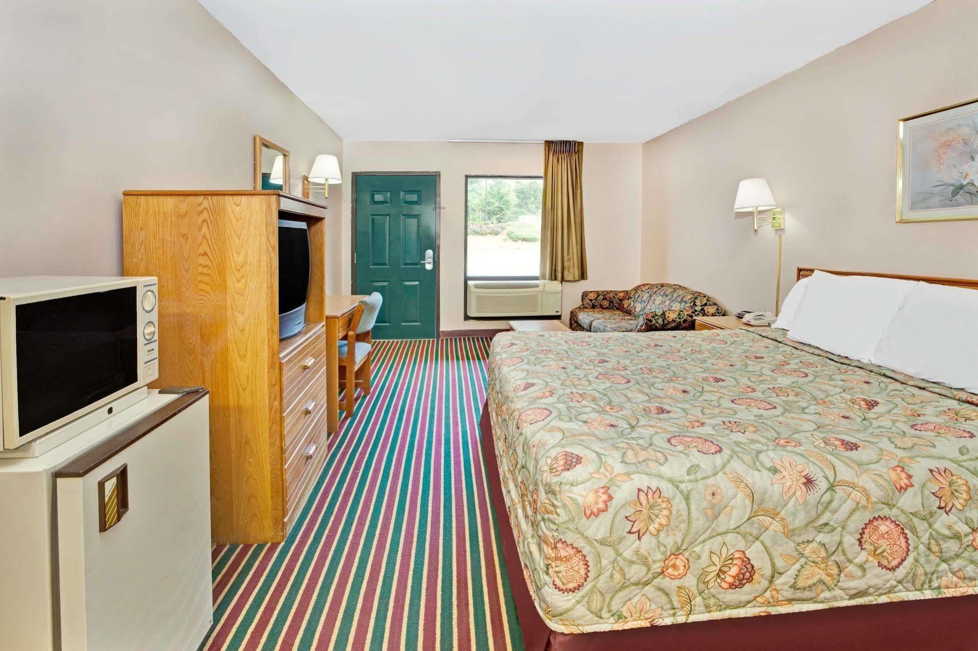 Hotel Super 8 By Wyndham Marietta/West/Atl Area Exterior foto